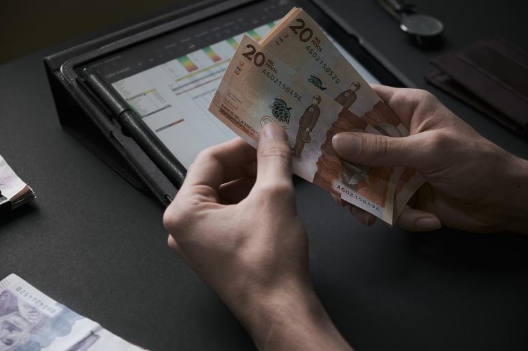 ¿Cuál es la mejor opción para el aumento del salario mínimo en Colombia en 2026?