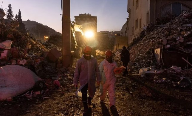 El balance de muertos tras el poderoso terremoto en Turquía superó los 41.000