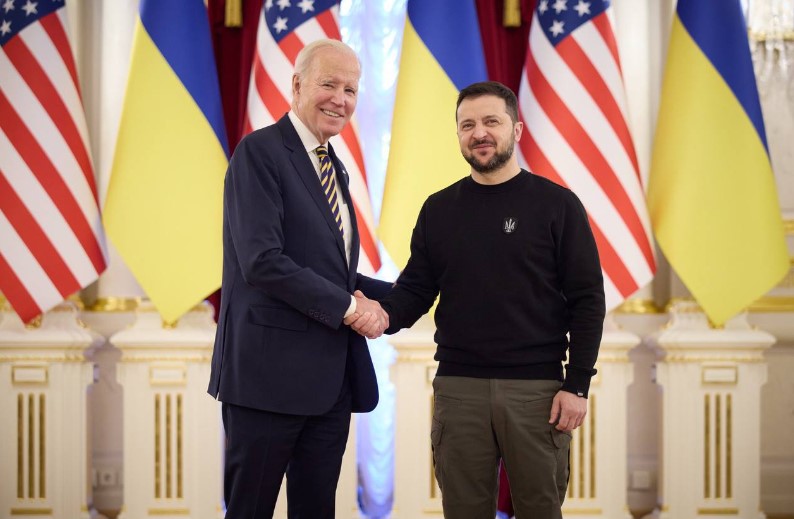 Joe Biden el presidente de Estado Unidos llegó en la mañana del 20 de febrero de visita sorpresa a Ucrania