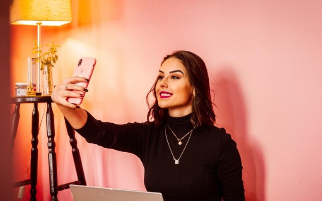 ¿Cuánto dinero mueven los creadores de contenido en Colombia?