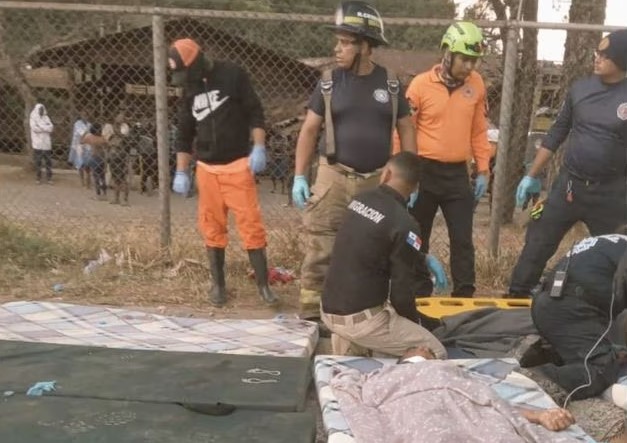 Al menos 33 muertos al caer autobús con migrantes por precipicio en Panamá