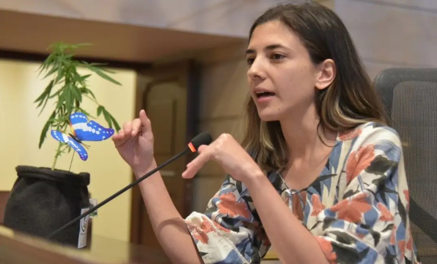 Nuevo escándalo salpica a Susana Boreal por favorecer a su novio: no tendría estudios y gana más $9.000.000