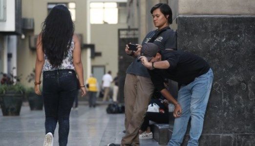 Aprueban ley contra el acoso sexual callejero en Reino Unido