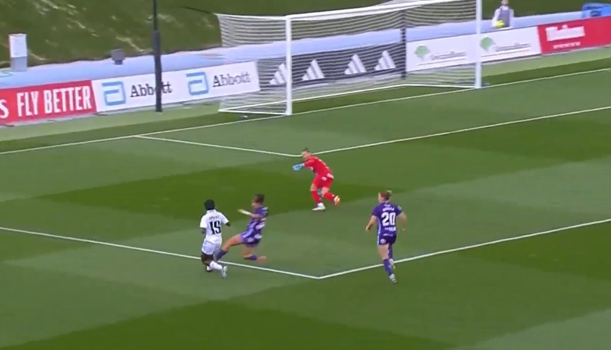 Futbolista Linda Caicedo descarta lesión tras fuerte golpe en partido contra Tenerife