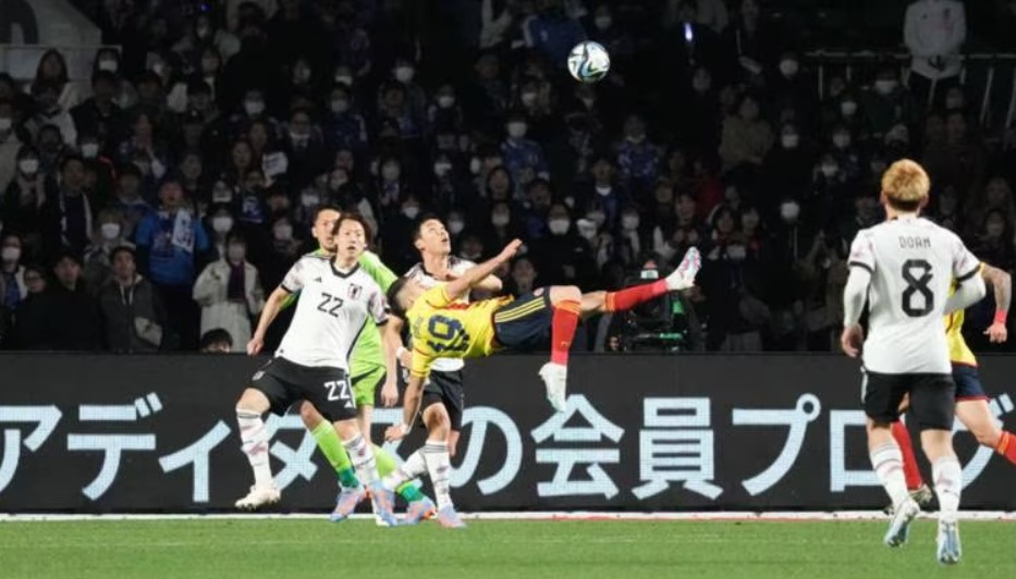 El golazo de chalaca de Rafael Borré que dio la victoria a Colombia en amistoso ante Japón