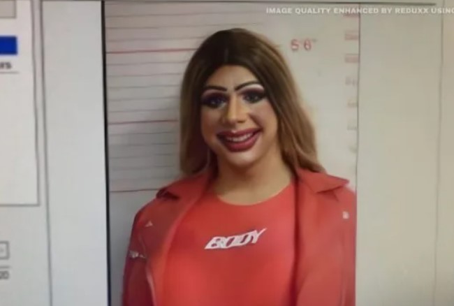 El hombre trans que se hace llamar Barbie Kardashian que fue sentenciado a prisión por amenazas a su madre