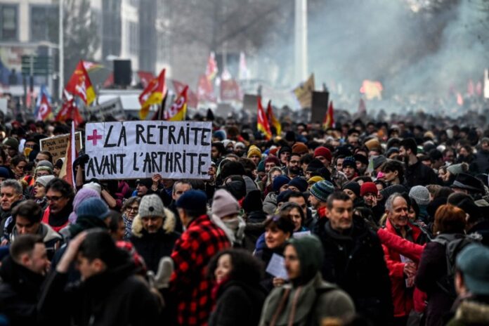 Francia vive una nueva jornada de protestas antes de la adopción de la reforma de las pensiones 