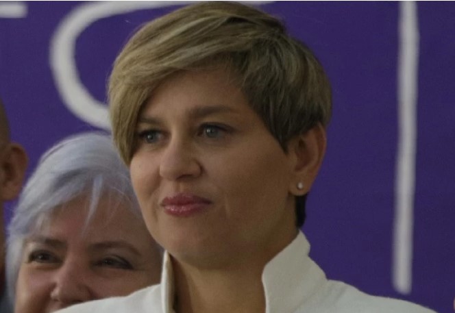 La primera dama, Verónica Alcocer, se somete a cirugía por prótesis mamarias