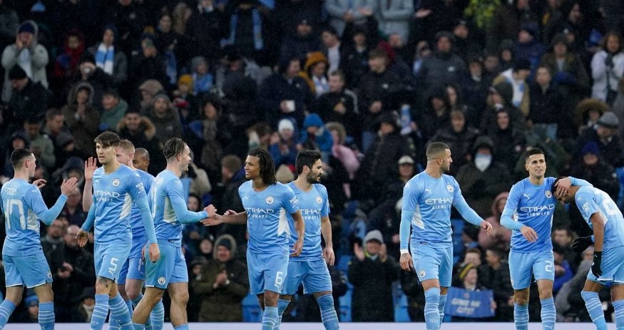 Jugador del Manchester City provoca escándalo en Inglaterra