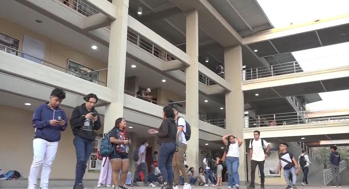 Estudiante se lanza de tercer piso y cae sobre una alumna en Universidad de Magdalena