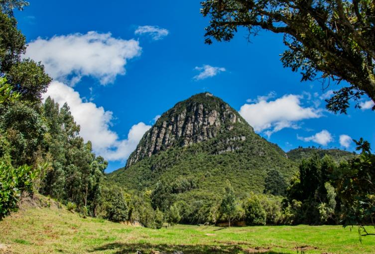Ordenan el cierre del “cerro más misterioso de Latinoamérica” cerca a Bogotá