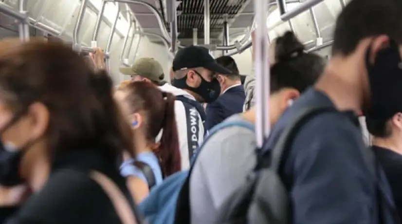 ¿De cuánto es la multa por no usar tapabocas en el transporte público?