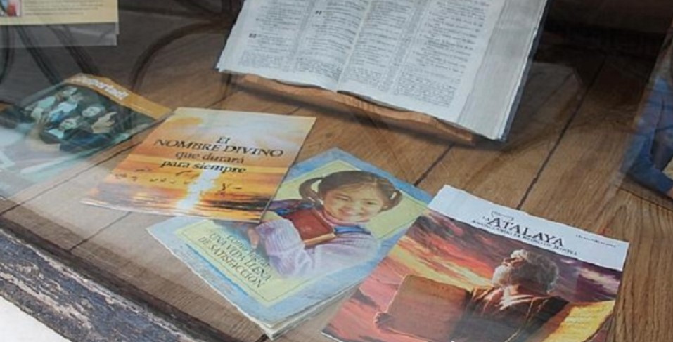 Joven española se vuelve viral al contar las consecuencias de abandonar la organización religiosa Testigos de Jehová