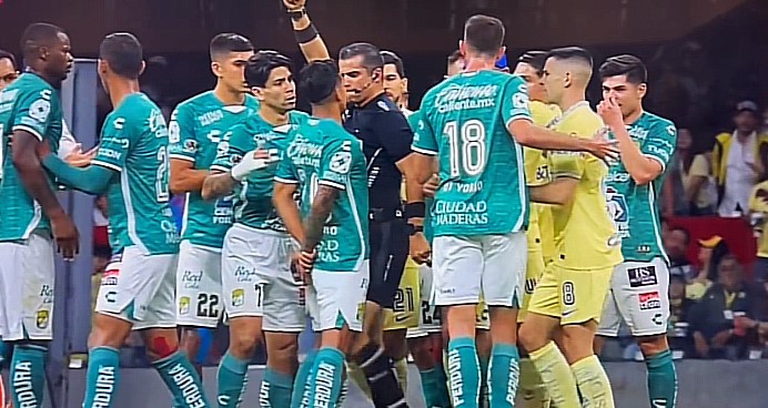Árbitro mexicano fue sancionado por agredir a un jugador
