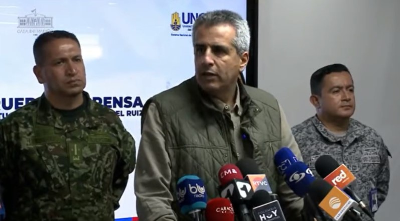 2500 familias deben evacuar zonas de influencia del volcán Nevado del Ruiz