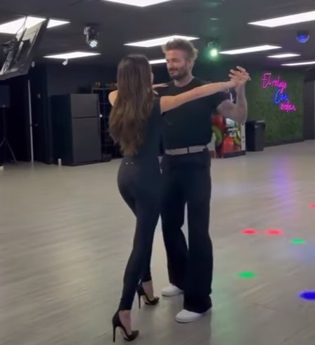David y Victoria Beckham muestran sus habilidades de baile en una clase de salsa