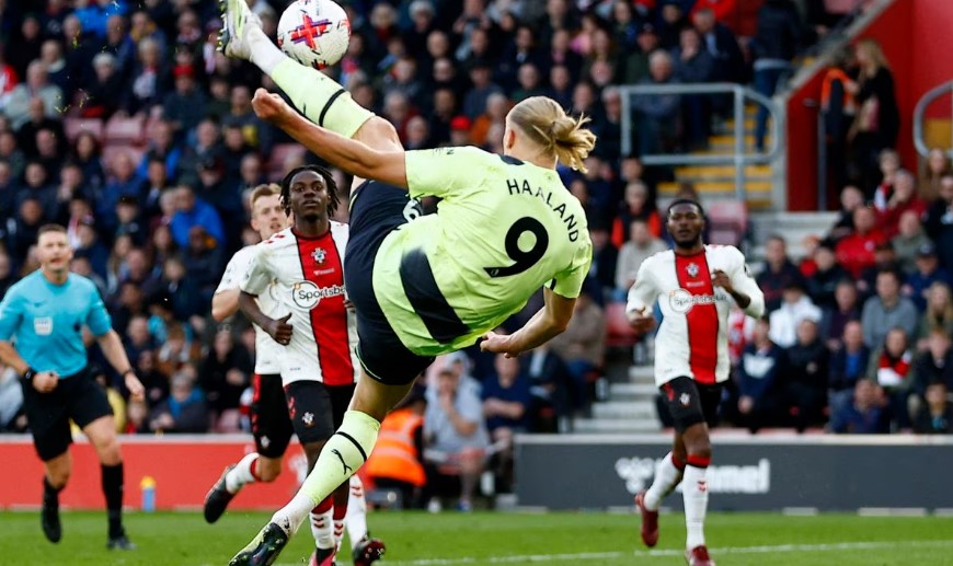 Erling Haaland soprende con una joya de gol en partido ante Southampton