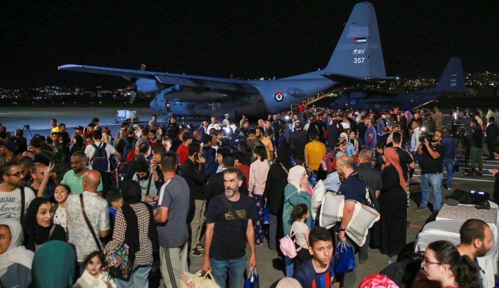 Evacuación de colombianos y venezolanos de Sudán en medio de enfrentamientos entre el Ejército y el grupo paramilitar FAR