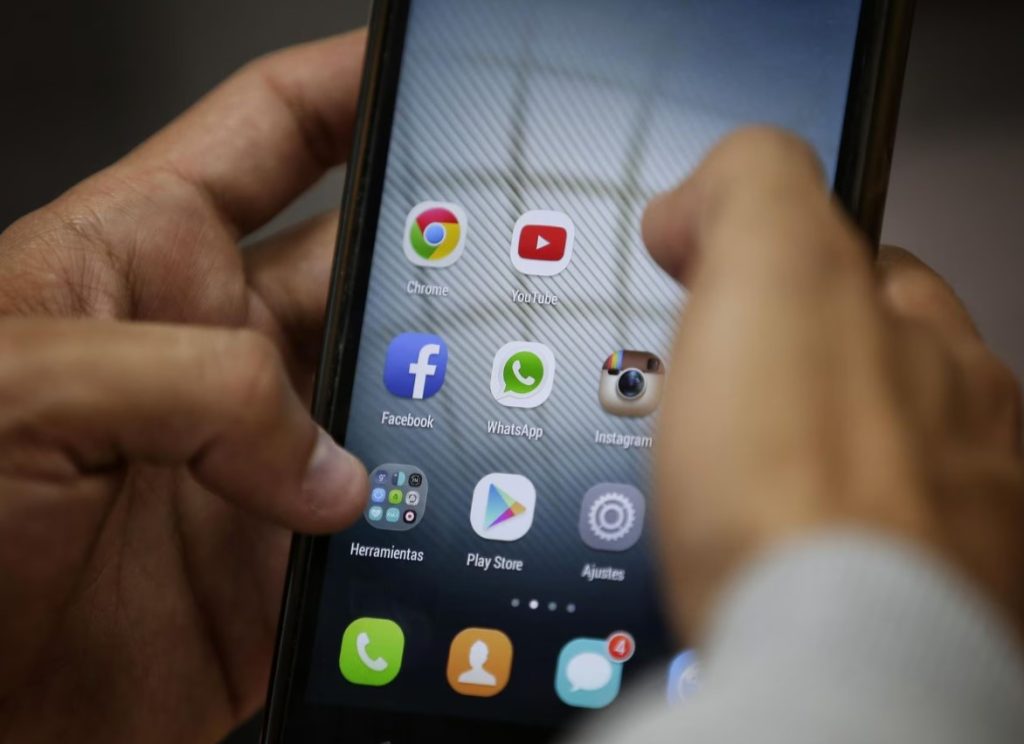 Investigan a Movistar y Comcel por negar portabilidad a los usuarios