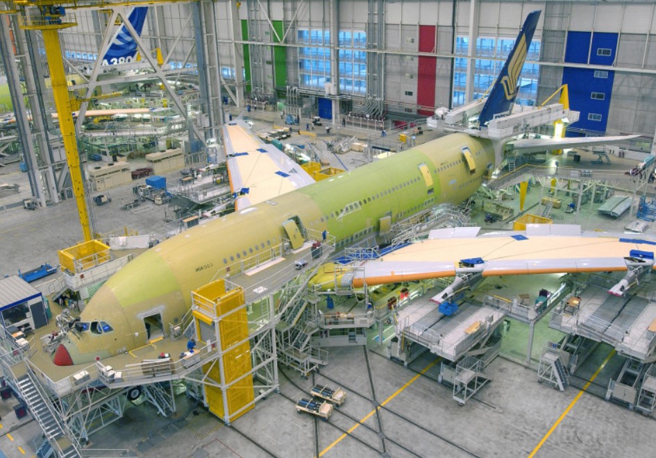 Airbus invertirá más de 300 millones de dólares en Colombia para desarrollar repuestos de aviones