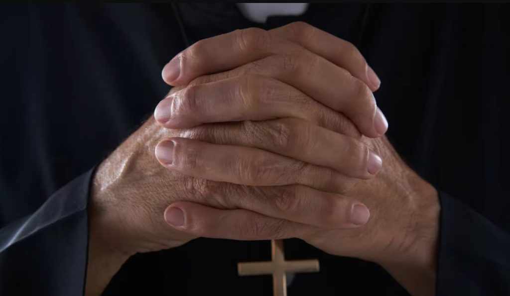 Pedofilia en iglesias: el testimonio de un joven que fue violado por un sacerdote cuando era monaguillo