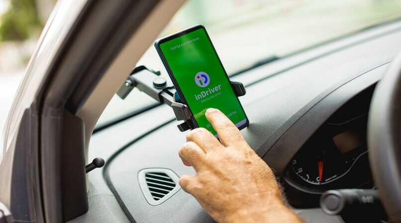 Conductores de Indriver pasan a recoger clientes y terminan con ofertas sexuales