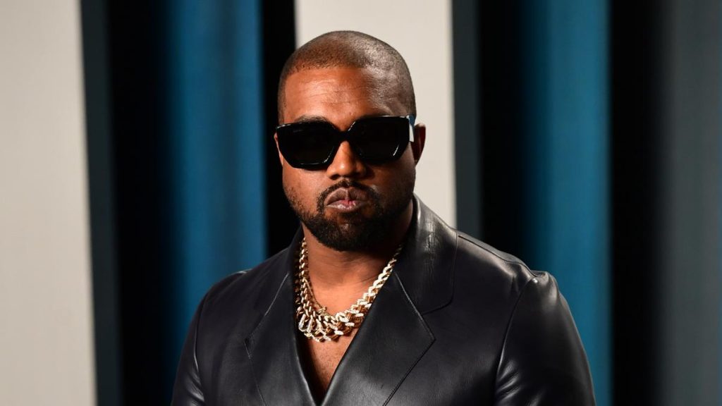 Kanye West enfrenta demanda por discriminación racial en su escuela Donda Academy