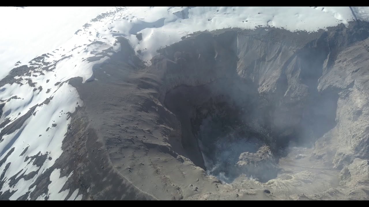 SGC atento al comportamiento del volcán Nevado del Ruiz ante presencia de nuevo magma