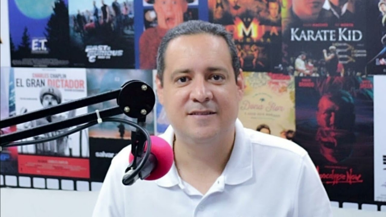 Periodista deportivo vallecaucano humilla al aire a una compañera de panel por opinar sobre una canción