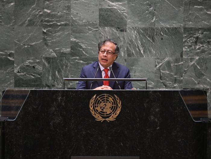 Presidente colombiano insiste en solución para la crisis climática: dejar de extraer petróleo, carbón y gas