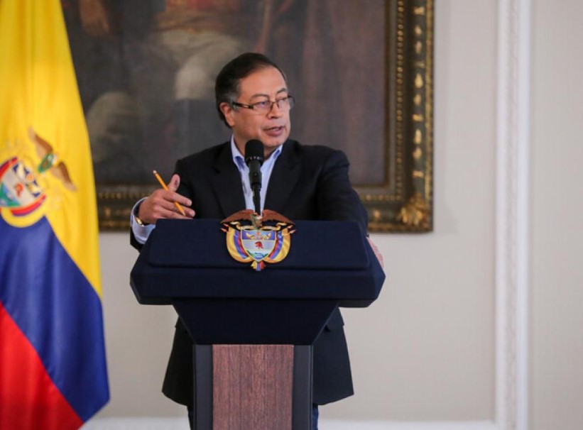 Petro propone que la CPI procese revelaciones de Mancuso