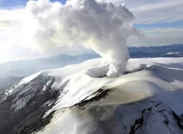 Nevado del Ruíz cesa de a poco su actividad y está cerca de volver a "alerta amarilla"