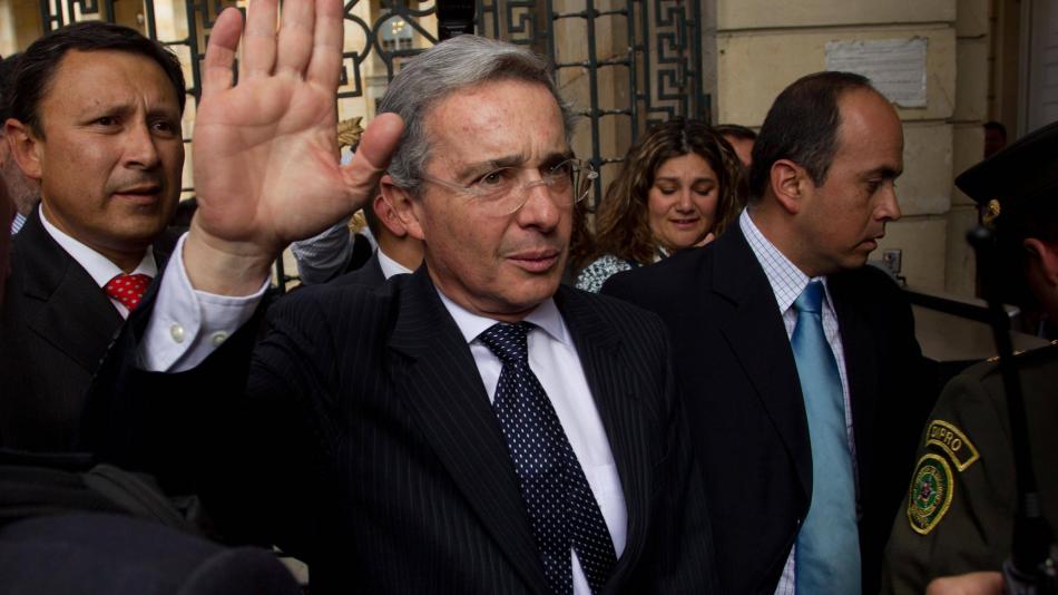 Definirán si expresidente Uribe irá a juicio Penal