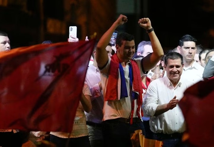 Con 42 % de los votos Santiago Peña ganó elecciones presidenciales en Paraguay