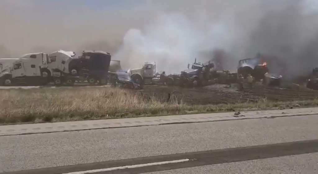 Al menos seis muertos y 30 heridos en choque múltiple provocado por tormenta de polvo en EE.UU.