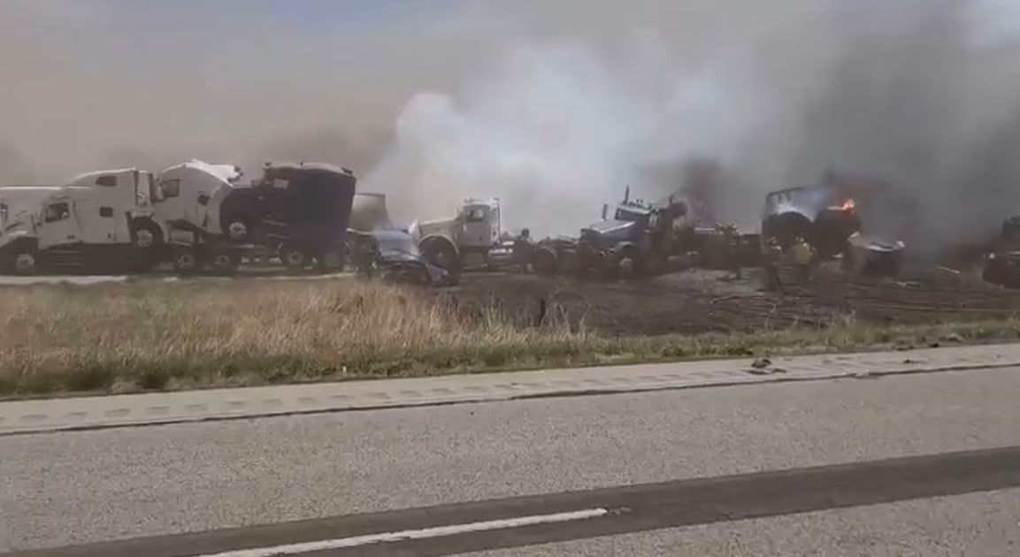 Al menos seis muertos y 30 heridos en choque múltiple provocado por tormenta de polvo en EE.UU.