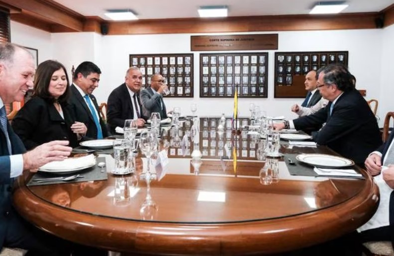 El Fiscal Barbosa fue el gran ausente en la reunión entre Petro y directores de la rama judicial