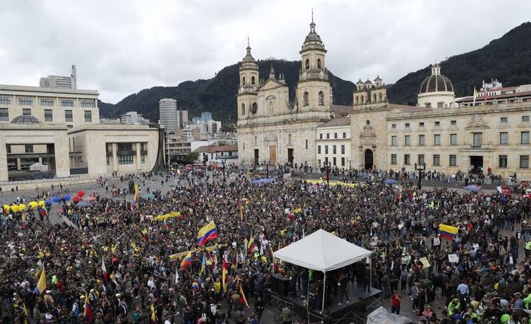Reservistas activos de las Fuerzas Militares protestaron en contra de las políticas de Petro