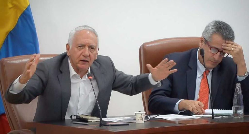 Ministro de Salud genera controversia al denunciar supuesto negocio con camas de UCI durante la pandemia