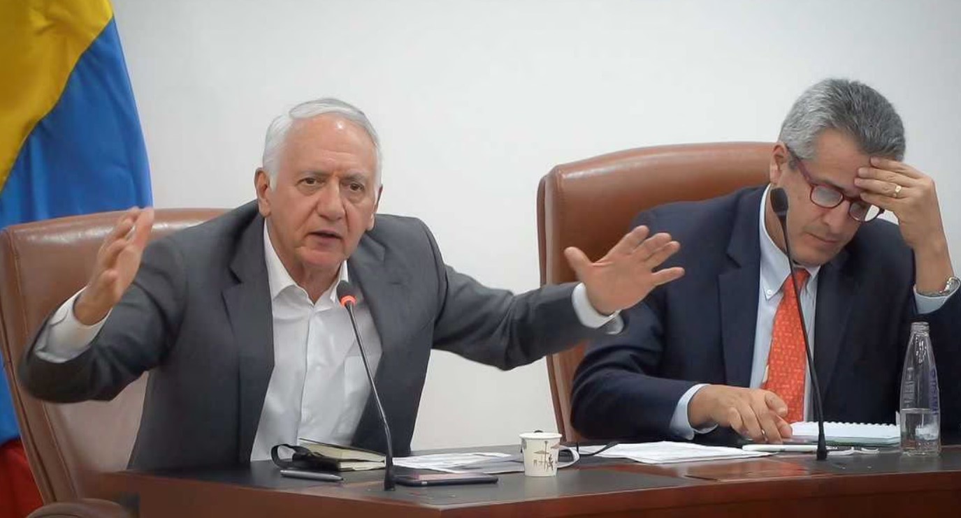 Ministro de Salud genera controversia al denunciar supuesto negocio con camas de UCI durante la pandemia