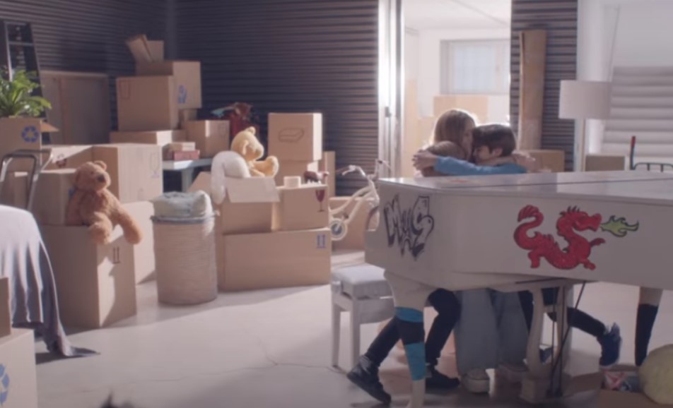 Milán y Sasha cantan junto a Shakira la versión más emotiva de 'Acróstico'