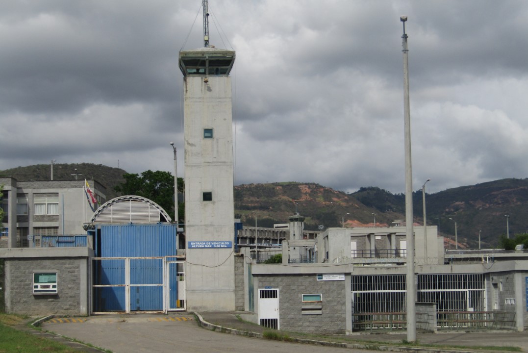 Mujer murió 43 días después de ser atacada por su pareja con un hueso de pollo en cárcel de Girón