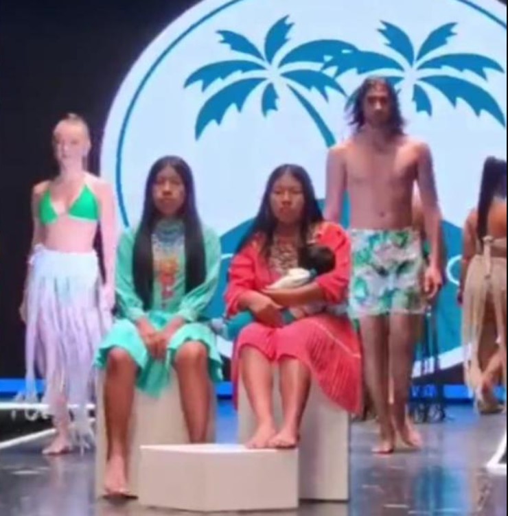 Pasarela con mujeres indígenas embera en feria de moda de Pereira genera controversia