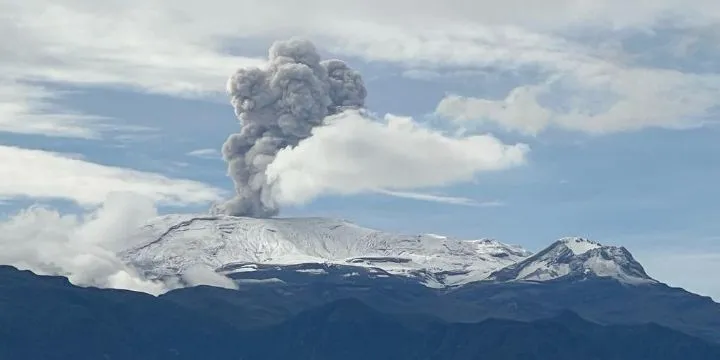 Piden evacuación inmediata de varios municipios aledaños al Nevado del Ruiz