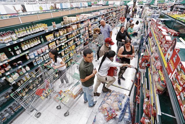 ¿A qué se debe que estén bajando precios en los supermercados de Colombia?