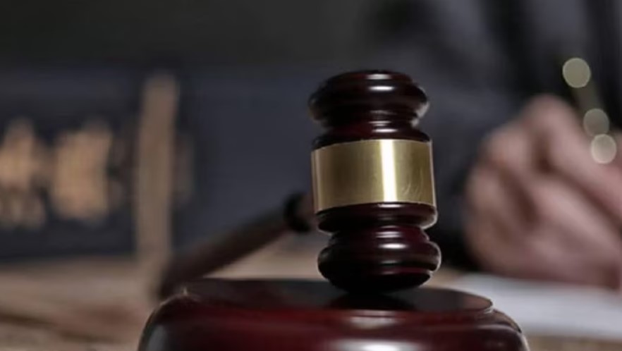 Ordenan retirar imágenes del hijo menor del fiscal Hernández