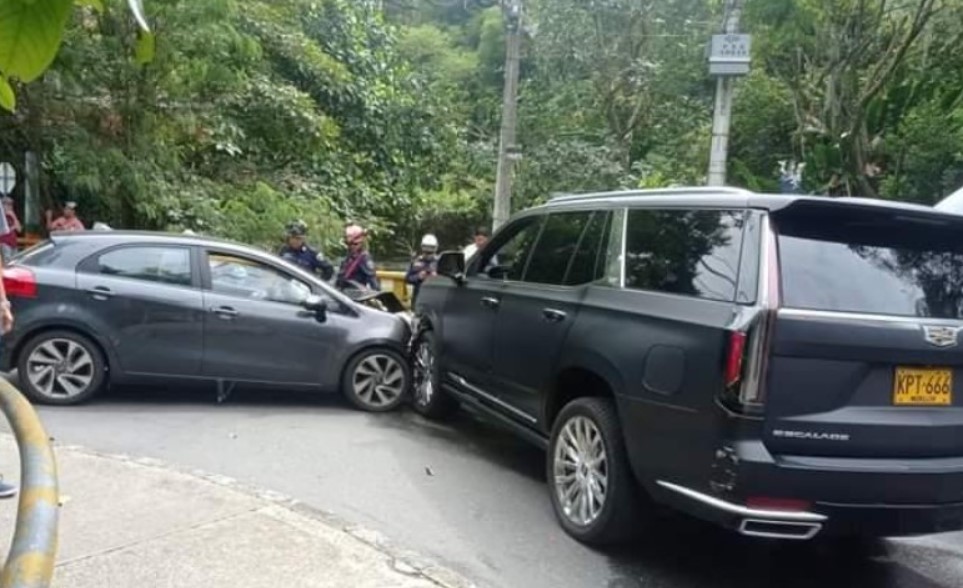 Así quedó la camioneta del 'influencer' Yeferson Cossio involucrada en choque en Envigado