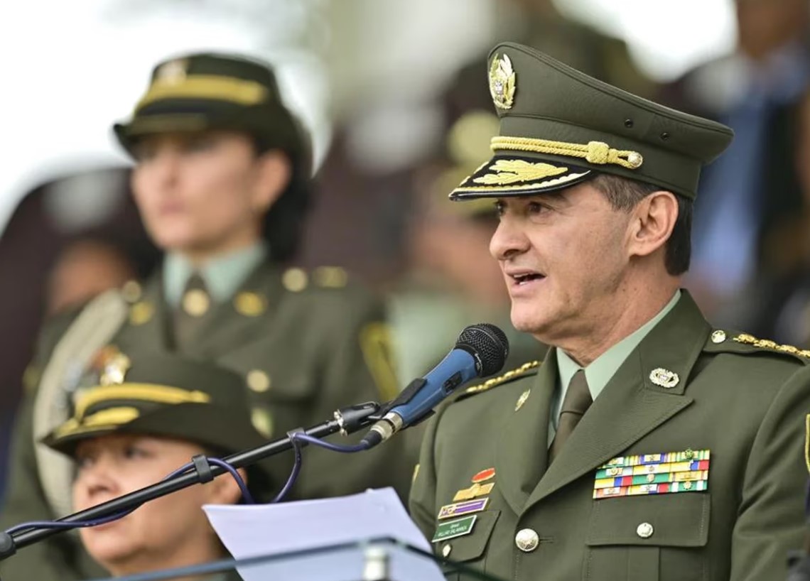 Director de la policía pidió perdón a su hijo