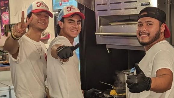 Así se gana la vida el hijo de Silvestre Dangond en EE.UU., el cantante lo visitó