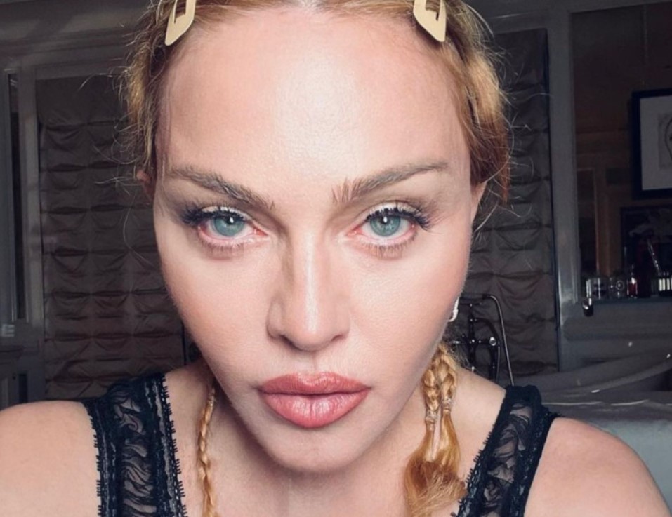 Posponen gira mundial de Madonna por infección grave que la llevó a la UCI